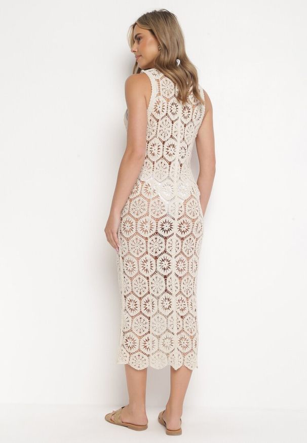 Born2be - Beżowa Bawełniana Midi Sukienka Narzutka z Ażurowej Tkaniny Zapinana na Guziki Lotia. Kolor: beżowy. Materiał: tkanina, bawełna. Wzór: ażurowy