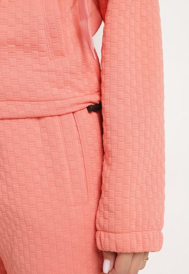 Born2be - Różowy Pikowany Komplet Dresowy z Bawełną Bluza z Kapturem i Spodnie Joggery Evalisseia. Kolor: różowy. Materiał: bawełna, dresówka
