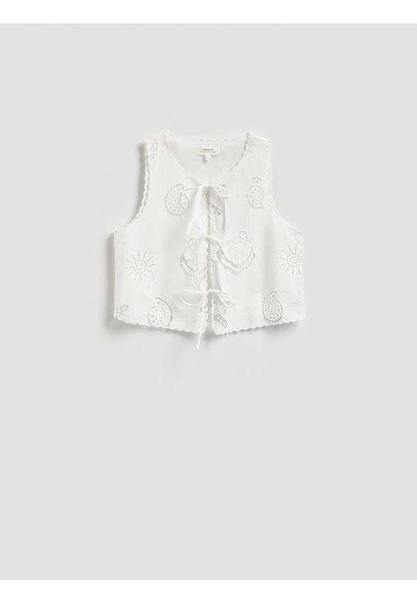 Reserved - Ażurowa kamizelka - biały. Kolor: biały. Materiał: bawełna. Wzór: ażurowy