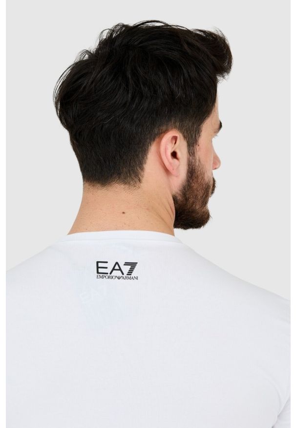 EA7 Emporio Armani - EA7 T-shirt męski biały z dużym czarnym logo, Rozmiar XXL. Kolor: biały