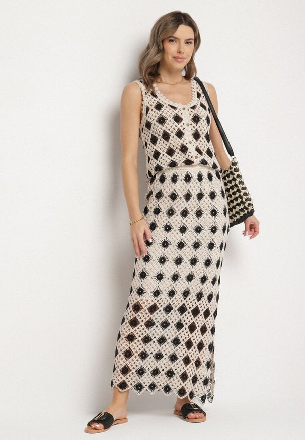 Born2be - Czarna Szydełkowa Spódnica o Ołówkowym Kroju z Gumką w Pasie Banollia. Okazja: na co dzień. Kolor: czarny. Wzór: aplikacja. Styl: casual, elegancki