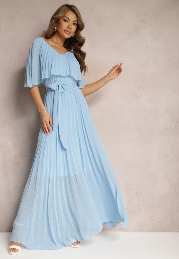 Renee - Niebieska Plisowana Sukienka z Gumką w Pasie z Falbaną Przy Dekolcie Drenia. Kolor: niebieski. Materiał: tkanina