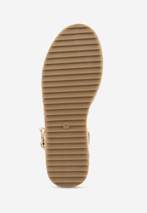 Born2be - Złote Sandały VICES na Niskim Koturnie z Plecionki z Paskiem Wokół Kostki Tetea. Okazja: na co dzień. Zapięcie: pasek. Kolor: złoty. Materiał: len. Sezon: lato. Obcas: na koturnie. Styl: casual, klasyczny