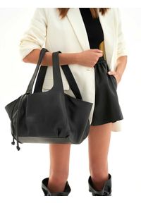 Kazar - Czarna torebka damska kazar x kasia. Kolor: czarny. Materiał: skórzane #8