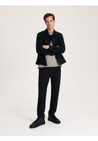 Reserved - Spodnie chino z kantem - czarny. Kolor: czarny. Materiał: materiał, wiskoza. Wzór: gładki