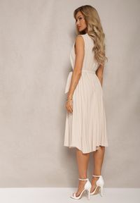 Renee - Beżowa Plisowana Sukienka Midi z Plisami na Dole i Paskiem w Talii Wrensilva. Kolor: beżowy. Materiał: materiał. Styl: elegancki. Długość: midi #5