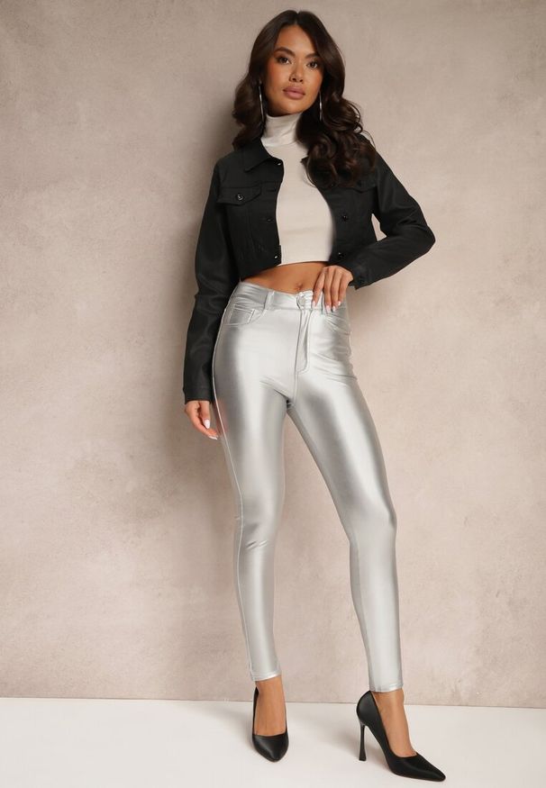 Renee - Srebrne Spodnie o Kroju Skinny z Ekoskóry Zorlemi. Okazja: na co dzień. Stan: podwyższony. Kolor: srebrny. Materiał: koronka. Sezon: zima. Styl: casual, elegancki