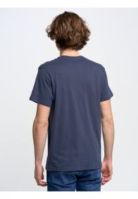 Big-Star - Koszulka męska z nadrukiem Quado 403. Okazja: na co dzień. Kolor: niebieski. Materiał: jeans, dresówka, denim, dzianina. Wzór: nadruk. Sezon: wiosna. Styl: casual, klasyczny #3