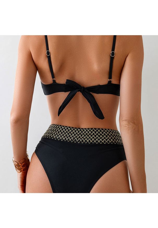 Intica - Strój kąpielowy z ozdobnymi ramiączkami i wysokim stanem majtek Ejvor. Stan: podwyższony. Kolor: czarny. Materiał: materiał