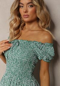 Renee - Zielona Sukienka Midi o Fasonie Bawełnianej Hiszpanki Nairo. Okazja: na co dzień. Typ kołnierza: dekolt hiszpanka. Kolor: zielony. Materiał: bawełna. Styl: elegancki, casual. Długość: midi #5