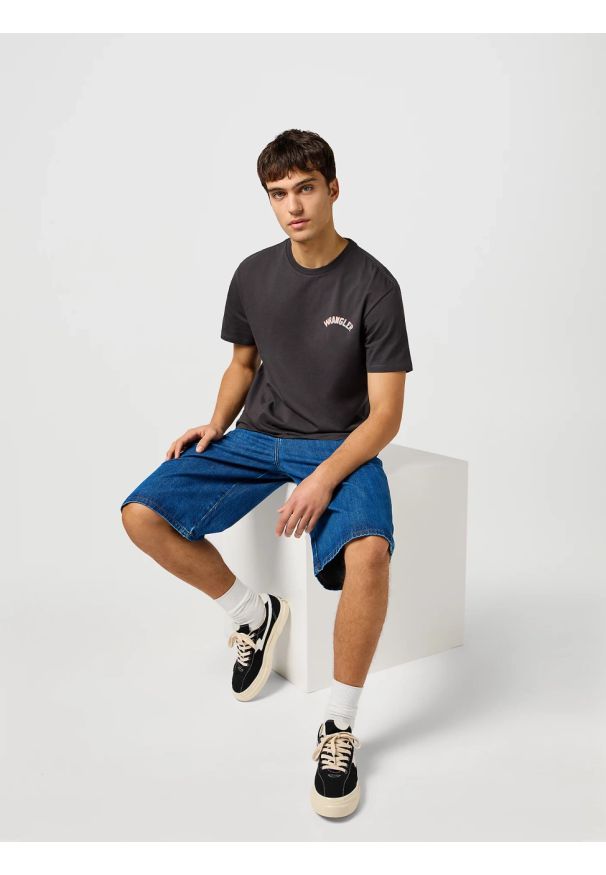 Wrangler - WRANGLER MĘSKIE SPODENKI JEANSOWE JORT SHORTS DARK STONE 112362550. Materiał: jeans