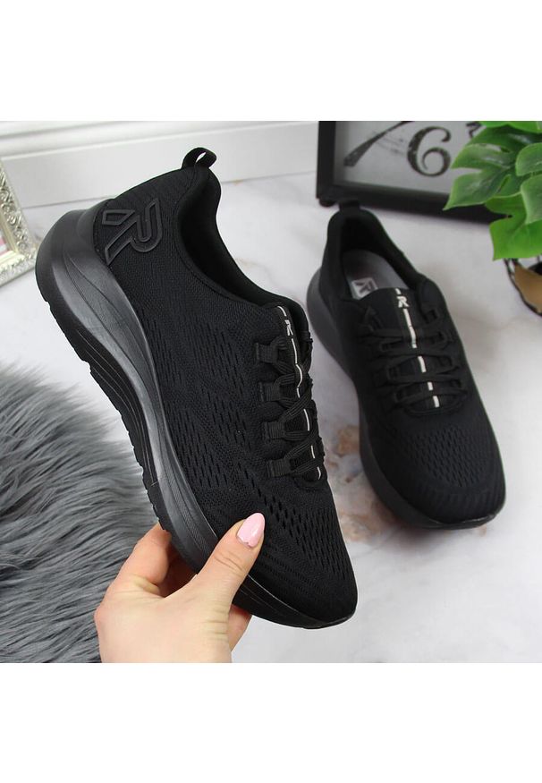 Buty sportowe damskie czarne Rieker 42103-01. Kolor: czarny. Materiał: materiał