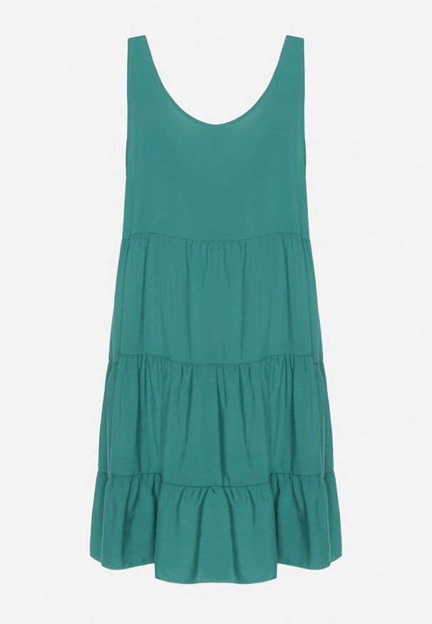 Born2be - Ciemnozielona Bawełniana Rozkloszowana Sukienka na Ramiączkach z Falbanami Criselles. Okazja: na plażę, na spacer. Typ kołnierza: kołnierz z falbankami. Kolor: zielony. Materiał: bawełna. Długość rękawa: na ramiączkach. Sezon: lato. Styl: elegancki