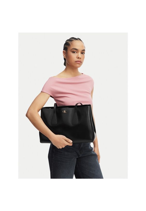 Torebka Calvin Klein. Kolor: czarny