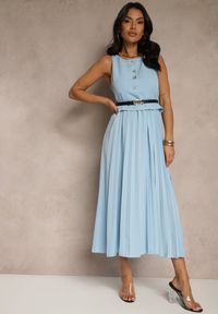 Renee - Niebieska Plisowana Sukienka o Rozkloszowanym Kroju Bez Rękawów z Paskiem z Klamrą Iffule. Kolor: niebieski. Długość rękawa: bez rękawów. Styl: elegancki #3