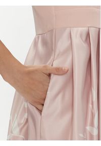 Rinascimento Sukienka wieczorowa CFC0117507003 Różowy Regular Fit. Kolor: różowy. Materiał: syntetyk. Styl: wizytowy #5