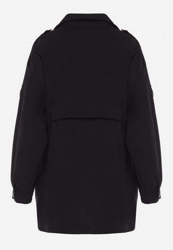 Born2be - Czarna Kurtka Parka z Bawełną Ściągana w Pasie Troczkiem Zapinana na Napy Velethra. Kolor: czarny. Materiał: bawełna