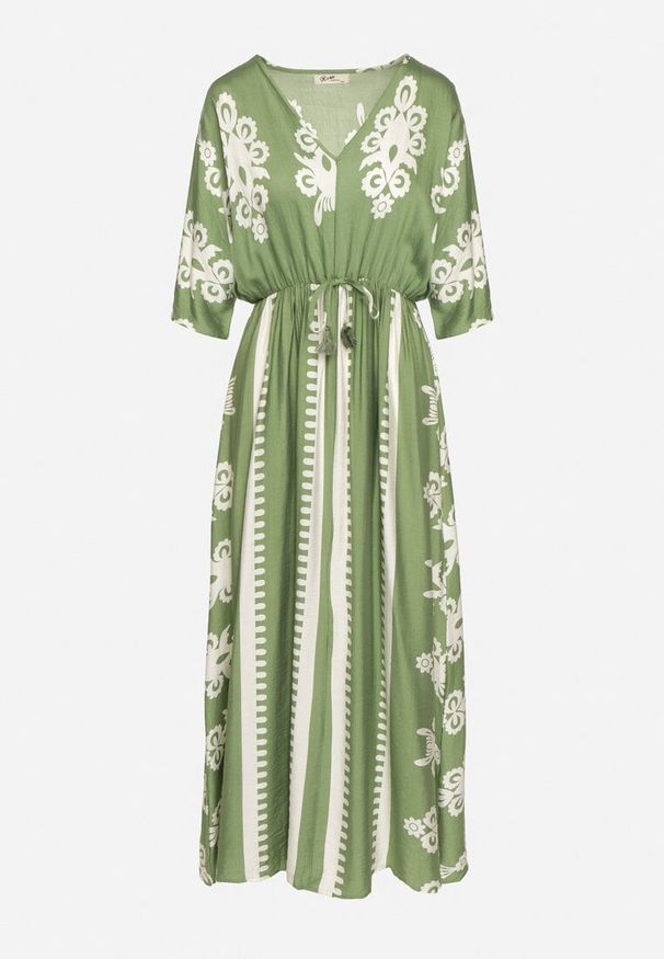 Born2be - Zielona Bawełniana Sukienka o Taliowanym Kroju z Gumką w Pasie Rivanue. Typ kołnierza: dekolt w kształcie V. Kolor: zielony. Materiał: bawełna. Długość rękawa: krótki rękaw