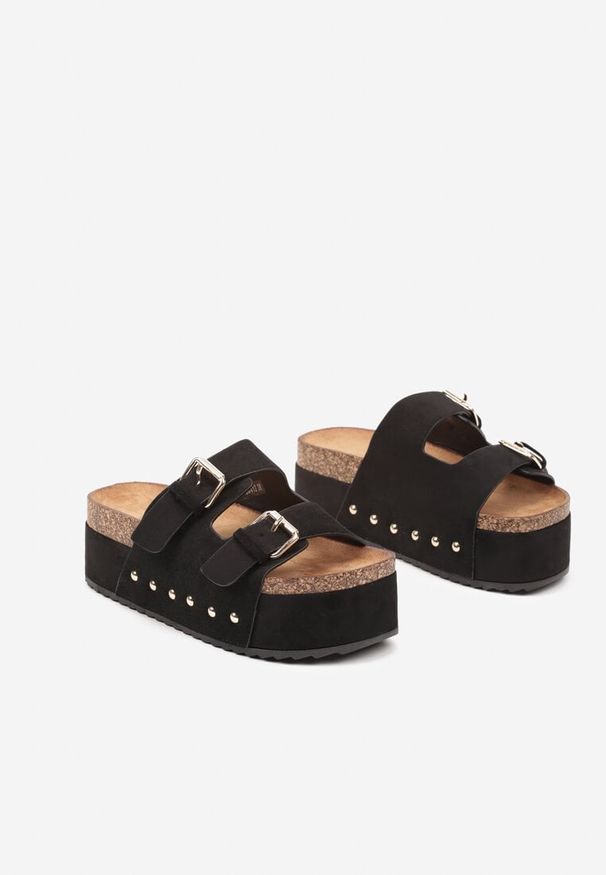 Born2be - Czarne Klapki na Grubej Podeszwie Ozdobione Klamrami i Ćwiekami Fanelith. Okazja: na co dzień. Kolor: czarny. Materiał: jeans. Wzór: aplikacja. Sezon: lato. Styl: elegancki, casual