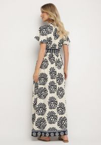 Born2be - Niebieska Wiskozowa Sukienka Rozkloszowana z Kopertowym Dekoltem w Boho Wzór Paldena. Okazja: na co dzień, na imprezę. Typ kołnierza: dekolt kopertowy. Kolor: niebieski. Materiał: wiskoza. Wzór: aplikacja. Sezon: lato. Typ sukienki: kopertowe. Styl: boho #5