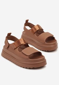 Born2be - Brązowe Sandały w Stylu Chunky na Grubej Podeszwie Zapinane na Rzep Militiela. Zapięcie: rzepy. Kolor: brązowy. Styl: klasyczny, elegancki