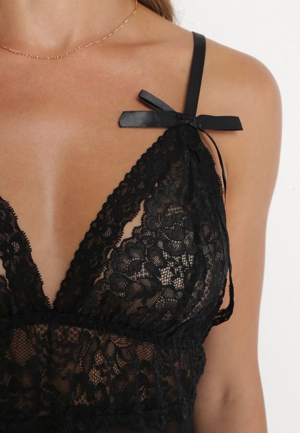 Born2be - Czarna Koronkowa Koszula Nocna na Regulowanych Ramiączkach z Majtkami Dines. Kolor: czarny. Materiał: koronka. Wzór: koronka