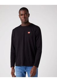 Wrangler - WRANGLER LS SIGN OFF TEE MĘSKA KOSZULKA Z DŁUGIM RĘKAWEM LOGO BLACK W70KD3100. Długość rękawa: długi rękaw. Długość: długie