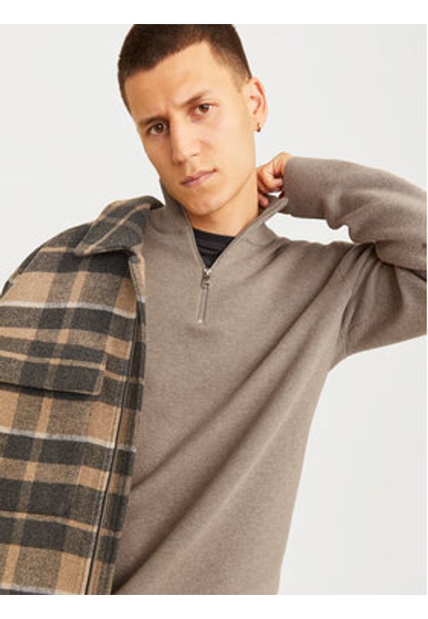 Jack & Jones - Jack&Jones Sweter Milano 12259664 Szary Relaxed Fit. Kolor: szary. Materiał: bawełna