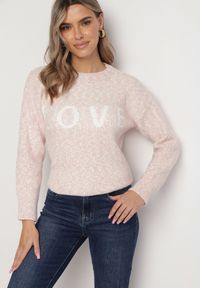 Born2be - Różowy Klasyczny Sweter z Napisem i Ściągaczami Haccate. Kolor: różowy. Wzór: napisy. Styl: klasyczny #1