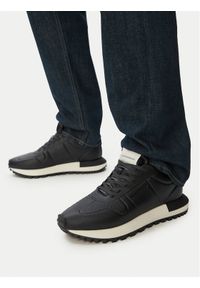 Emporio Armani Sneakersy EM003740 AF19726 MC005 Czarny. Kolor: czarny. Materiał: skóra #1