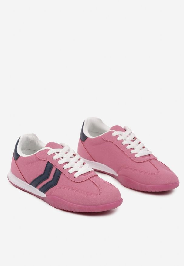 Renee - Różowe Sneakersy w Stylu Tenisówek z Paskami na Boku Cholewki Aitoria. Okazja: na co dzień. Zapięcie: pasek. Kolor: różowy. Szerokość cholewki: normalna