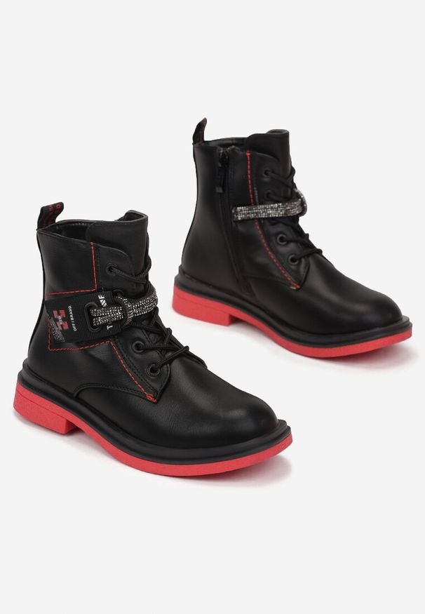 Born2be - Czarno-Czerwone Botki Xilmyar. Wysokość cholewki: za kostkę. Nosek buta: okrągły. Zapięcie: pasek. Kolor: czarny. Szerokość cholewki: normalna