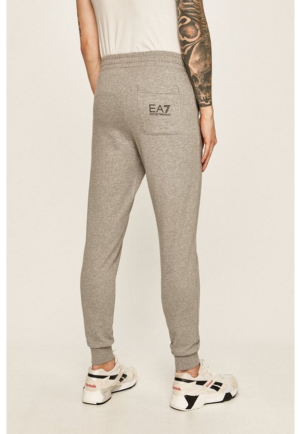 EA7 Emporio Armani Spodnie 8NPPC1.PJ05Z męskie kolor szary z nadrukiem. Kolor: szary. Wzór: nadruk