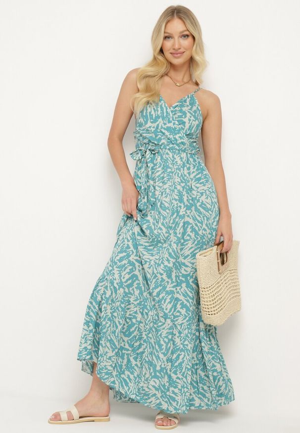 Born2be - Jasnoniebieska Sukienka z Wiskozy na Ramiączkach z Gumką w Pasie i Materiałowym Paskiem Stralia. Okazja: na co dzień. Kolor: niebieski. Materiał: materiał, wiskoza. Długość rękawa: na ramiączkach. Styl: casual, elegancki