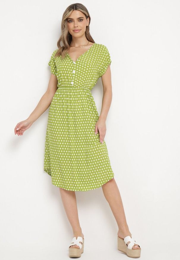 Born2be - Jasnozielona Bawełniana Sukienka z Gumką w Pasie i Falbanką Romilla. Kolor: zielony. Materiał: bawełna. Sezon: lato. Styl: wizytowy