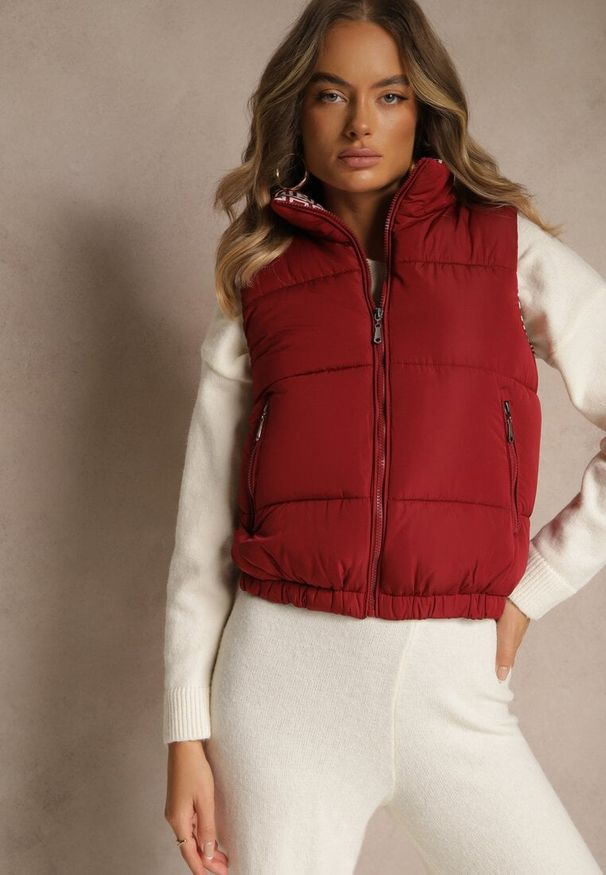 Renee - Bordowa Kamizelka Ozdobiona Pikowaniem i Wzorzystą Podszewką w Meander Olerea. Okazja: na co dzień. Kolor: czerwony. Wzór: aplikacja. Styl: casual