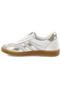 Sneakersy damskie Armodo, cholewka ze skóry naturalnej gładka konstrukcja z dekoracyjnymi wstawkami klasyczne sznurowanie niska wygodna podeszwa, bia. Okazja: na co dzień. Zapięcie: sznurówki. Kolor: biały. Materiał: skóra. Szerokość cholewki: normalna. Wzór: gładki. Styl: klasyczny #7