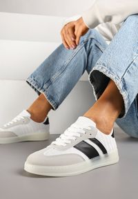 Born2be - Białe Sneakersy Typu Kultowe Tenisówki na Półtransparentnej Podeszwie Ulinera. Okazja: na co dzień. Zapięcie: sznurówki. Kolor: biały. Materiał: jeans, materiał