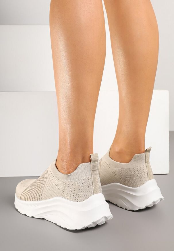 Renee - Beżowe Buty Sportowe Sneakersy na Tłoczonej Platformie z Elastyczną Cholewką Velmio. Okazja: na co dzień. Kolor: beżowy. Materiał: jeans. Szerokość cholewki: normalna. Obcas: na platformie