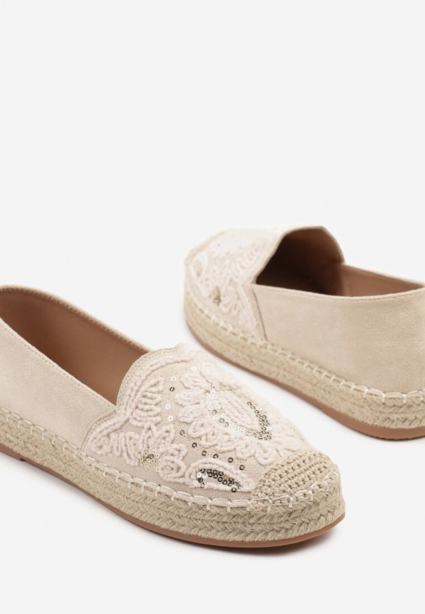 Born2be - Beżowe Espadryle z Plecioną Podeszwą Cekinami i Haftem Merelitia. Okazja: na co dzień, na imprezę, na spacer. Kolor: beżowy. Wzór: haft. Sezon: lato. Styl: elegancki, casual