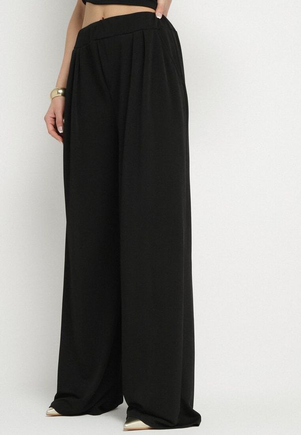 Born2be - Czarny Komplet Top Bez Rękawów z Trenem i Szerokie Spodnie Redilise. Kolor: czarny