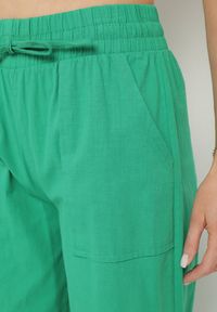 Born2be - Zielone Spodnie z Bawełny Ozdobione Wiązaniem Davione. Okazja: na co dzień. Kolor: zielony. Materiał: bawełna. Wzór: aplikacja. Styl: elegancki, casual #7