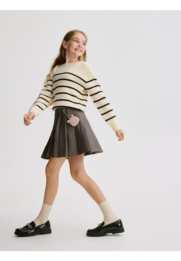 Reserved - Plisowana spódnica z zawieszką - ciemnoszary. Kolor: szary. Materiał: tkanina. Wzór: gładki