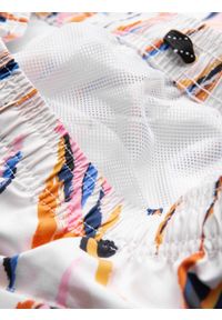 Ombre Clothing - Szorty męskie kąpielówki w kolorowy print - białe V2. Okazja: na plażę. Kolor: biały. Materiał: poliester, materiał. Wzór: kolorowy, nadruk