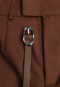 Renee - Brązowa Spódnica z Bawełną o Dopasowanym Kroju z Paskiem i Podszewką-Szortami Vitia. Okazja: na co dzień. Kolor: brązowy. Materiał: bawełna. Styl: casual, elegancki #2