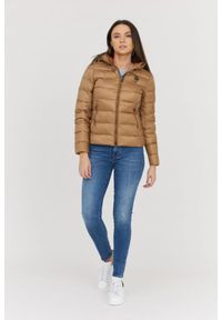 Blauer USA - BLAUER Brązowa puchowa kurtka z kapturem Claudia fashion down jacket with hood. Typ kołnierza: kaptur. Kolor: brązowy. Materiał: puch