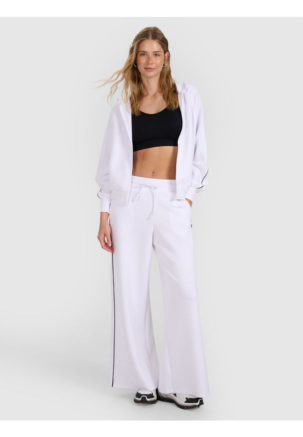 4f - 4F Spodnie dresowe z wiskozą damskie - białe M. Kolor: biały. Materiał: wiskoza, dresówka. Wzór: gładki, ze splotem. Sport: fitness