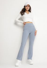 Born2be - Jasnoniebieskie Legginsy o Kroju Dzwonów z Wysokim Stanem Koritea. Okazja: na co dzień. Stan: podwyższony. Kolor: niebieski. Styl: klasyczny, casual #4