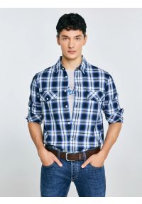 Big-Star - Koszula męska bawełniana w kratę niebieska Koliserson 401. Typ kołnierza: kołnierzyk klasyczny. Kolor: niebieski. Materiał: bawełna. Wzór: jodełka. Styl: klasyczny, elegancki #1