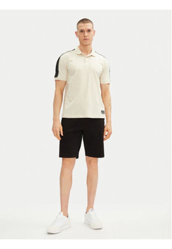 EA7 Emporio Armani Szorty sportowe 7M000095 AF12116 UC001 Czarny Regular Fit. Kolor: czarny. Materiał: bawełna. Styl: sportowy